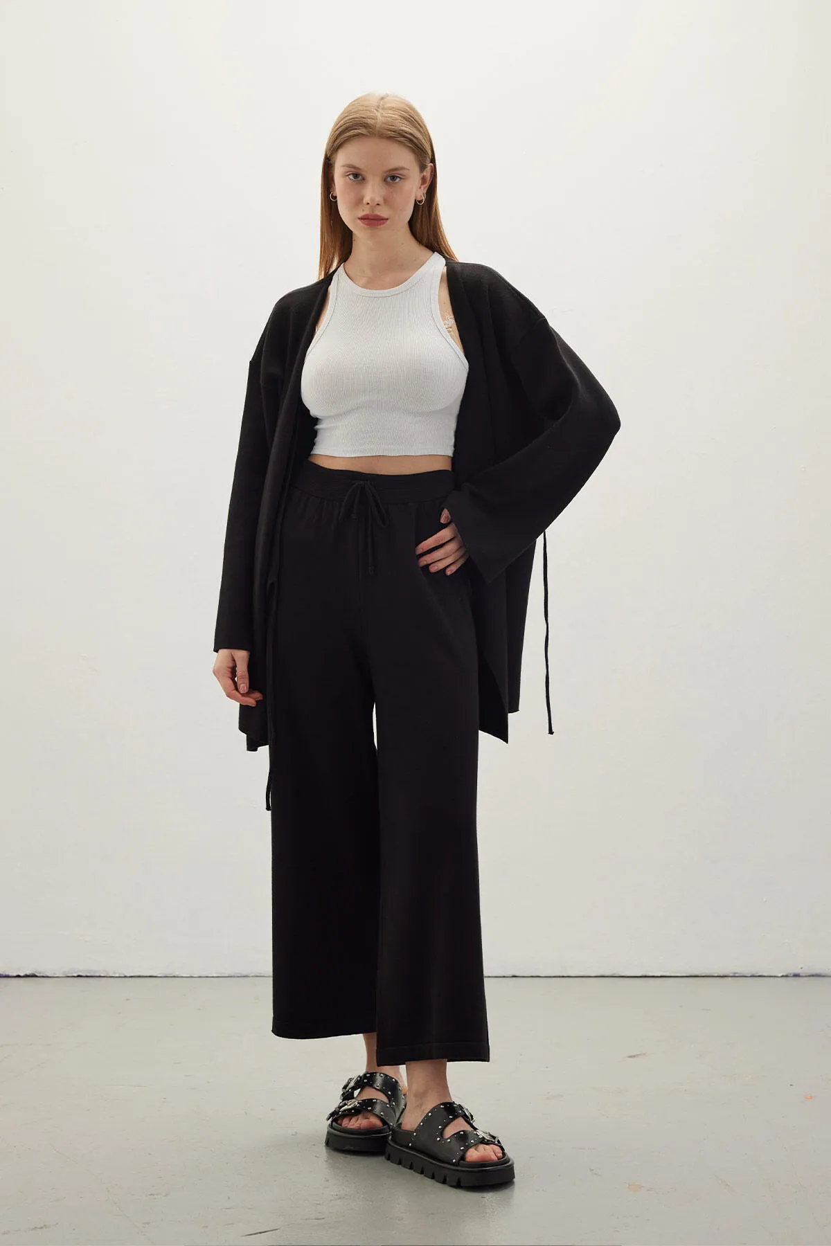 Manuka  FEINER STRICKKIMONO SCHWARZ