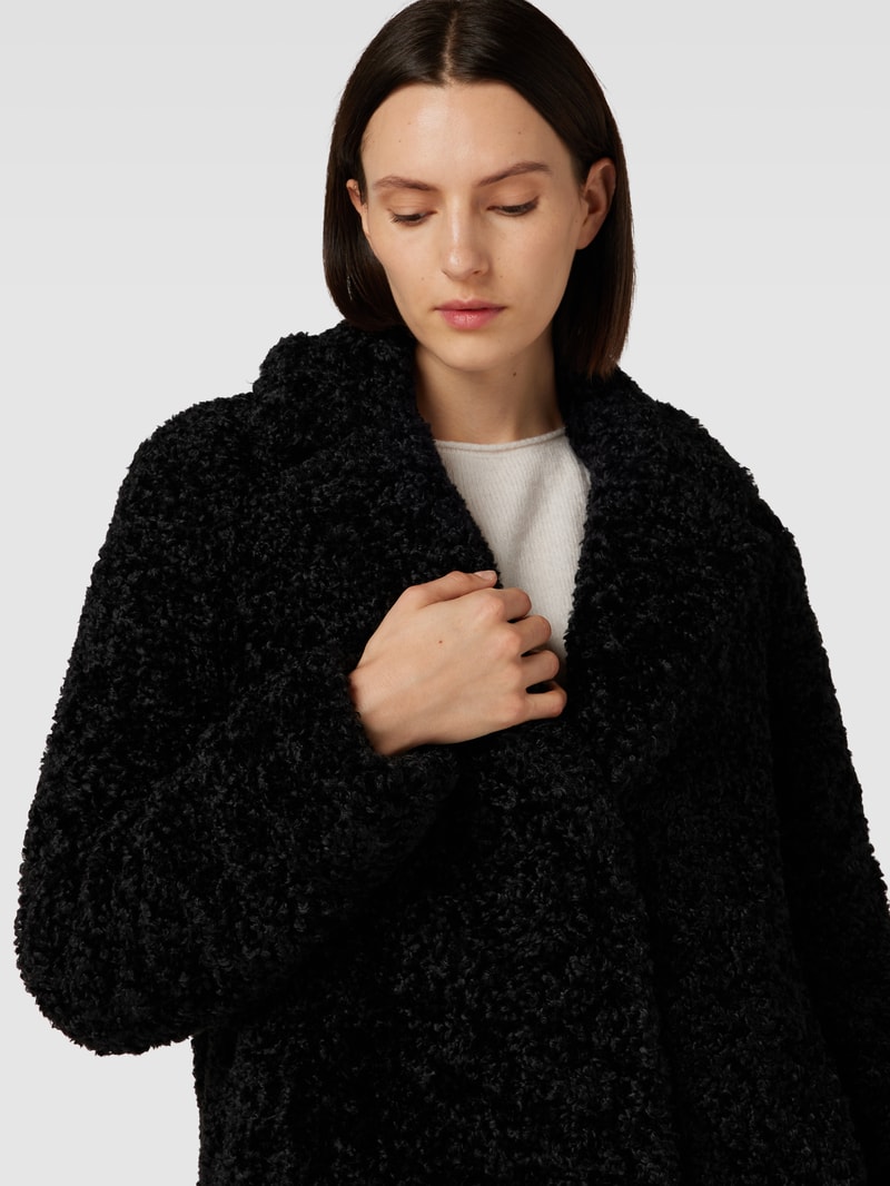 Mantel aus Teddyfell in schwarz