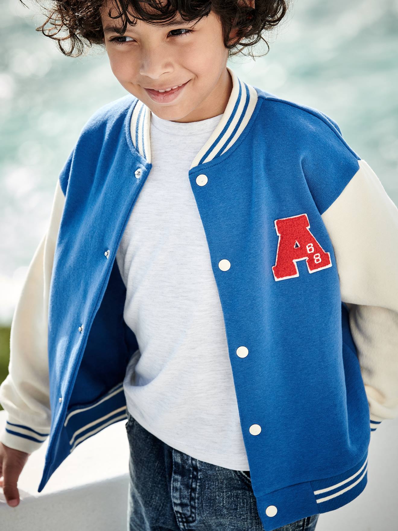 Sweat collège esprit teddy garçon pressionné devant bleu