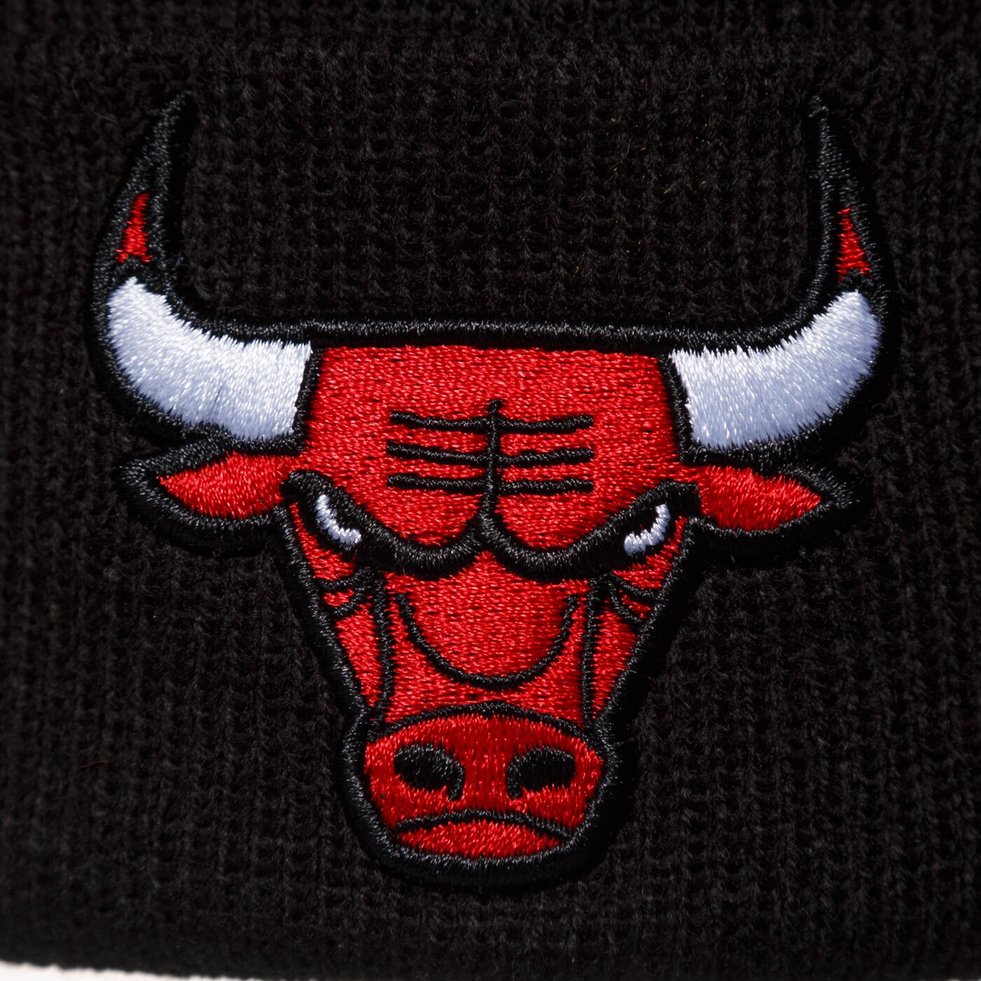 NEW ERA MÜTZE WINTER ESSENTIAL CUFF KNIT BULLS CHICAGO BULLS Schwarz