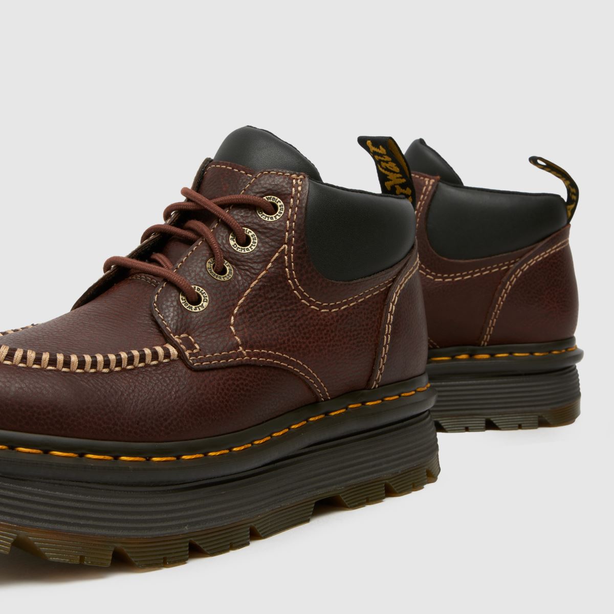Dr. Martens Zebzag 4-szemű csizma barna színben