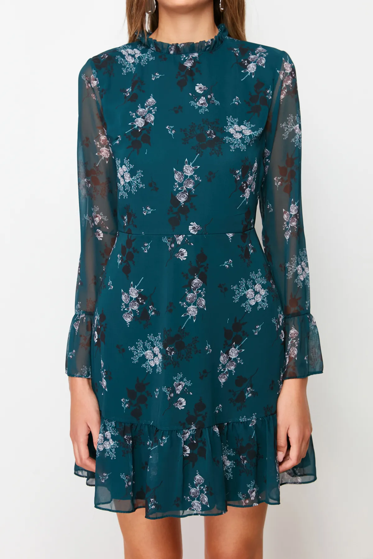 Trendyol Collection  Grünes, geblümtes Mini-Webkleid in A-Linie mit Stehkragen TCLAW19LJ0076