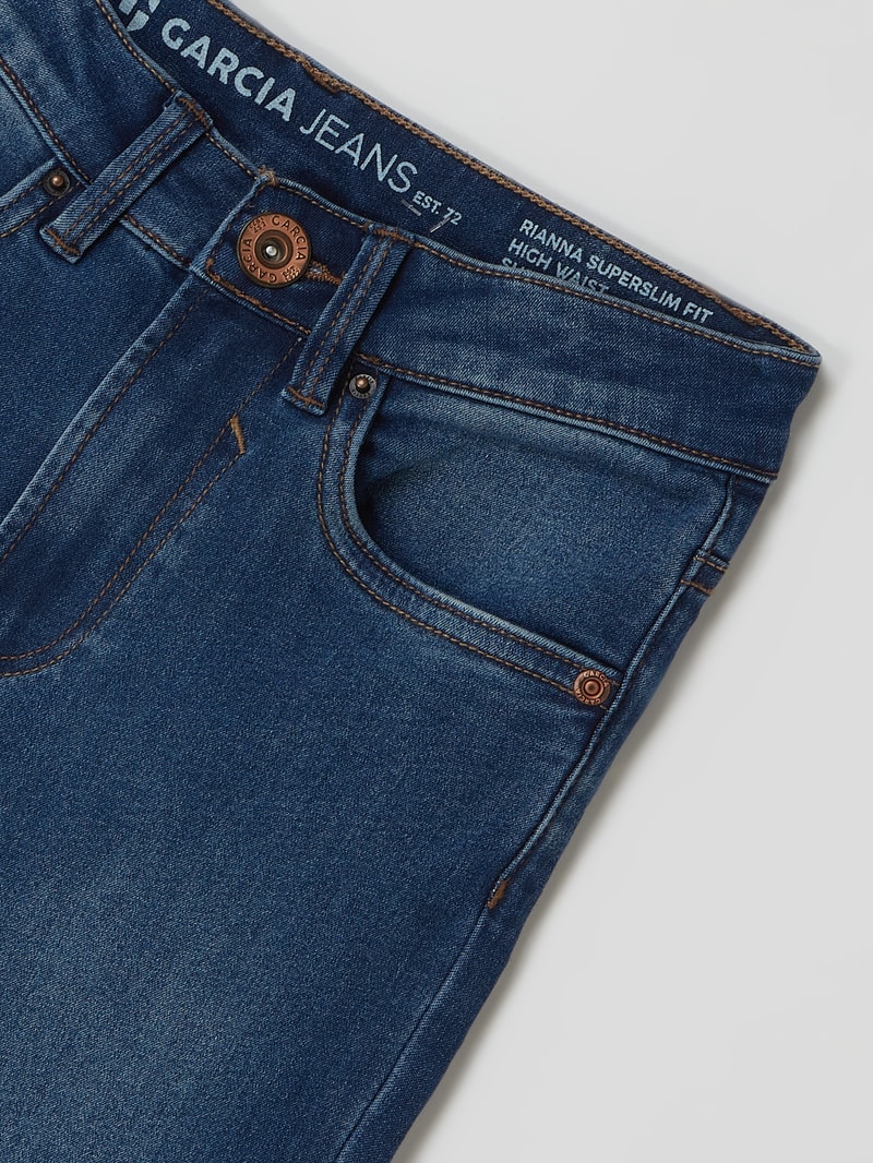 Super Slim Fit Jeans mit Stretch-Anteil Modell 'Rianna' in jeans