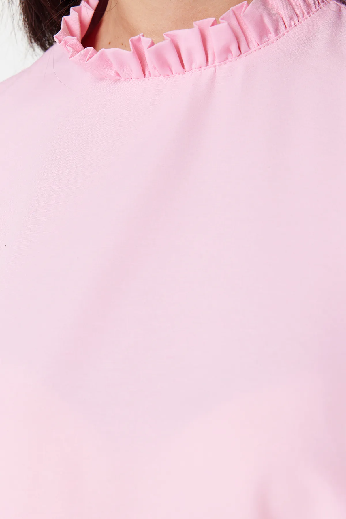 Trendyol Modest  Rosa Tunika aus gewebter Baumwolle mit Rüschen an Schultern und Manschetten TCTSS23UK00083