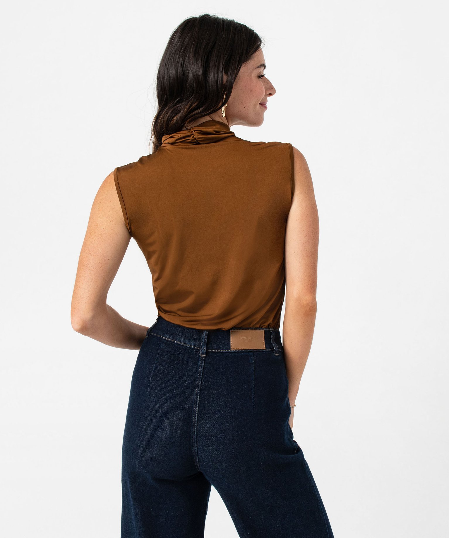 Débardeur décolleté fantaisie en matière extensible sati... marron | GEMO