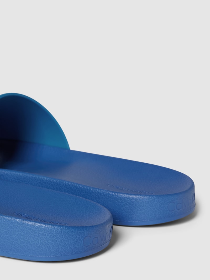 Slides mit Label-Detail Modell 'POOL SLIDE RUBBER' in blau