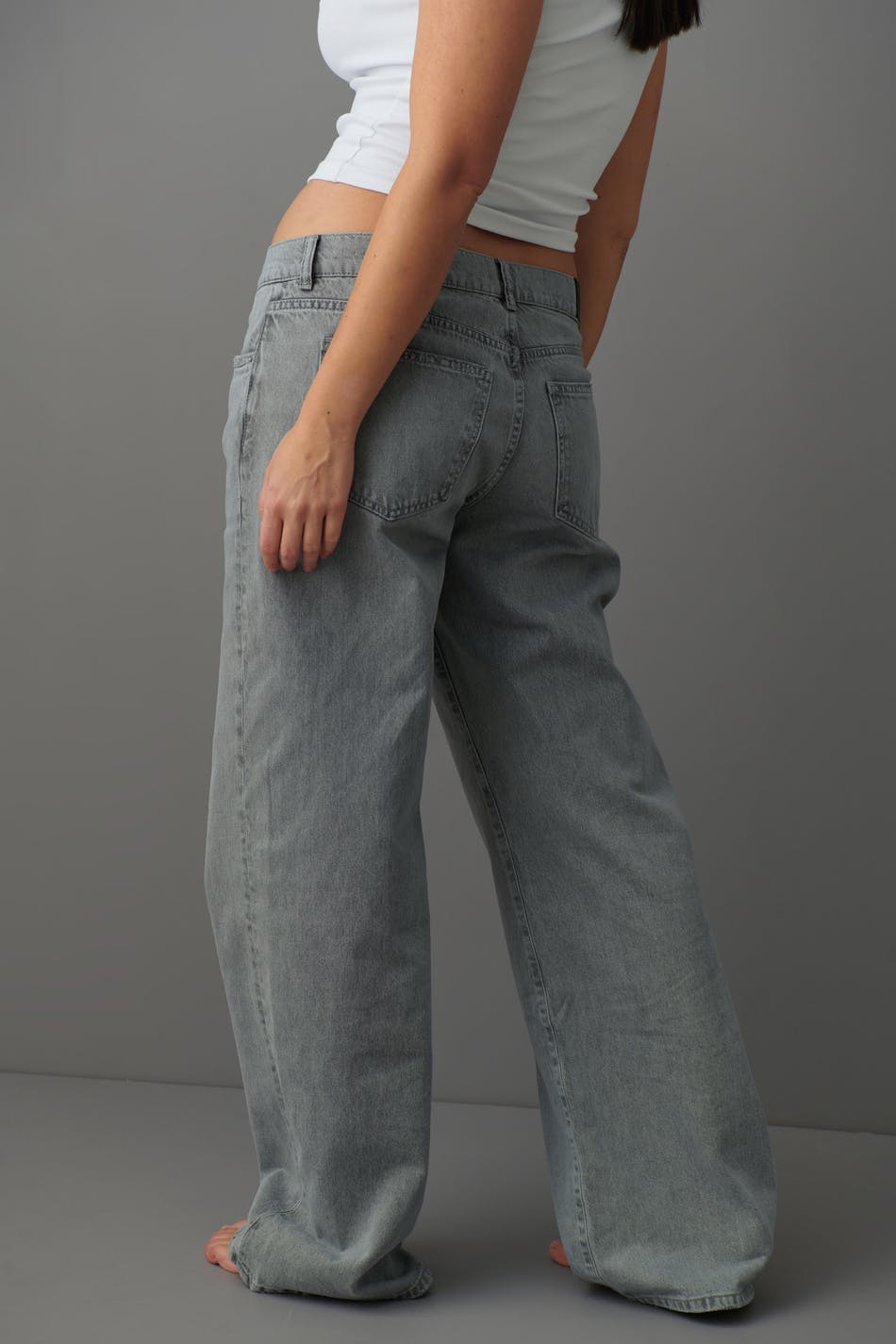 Low wide jeans