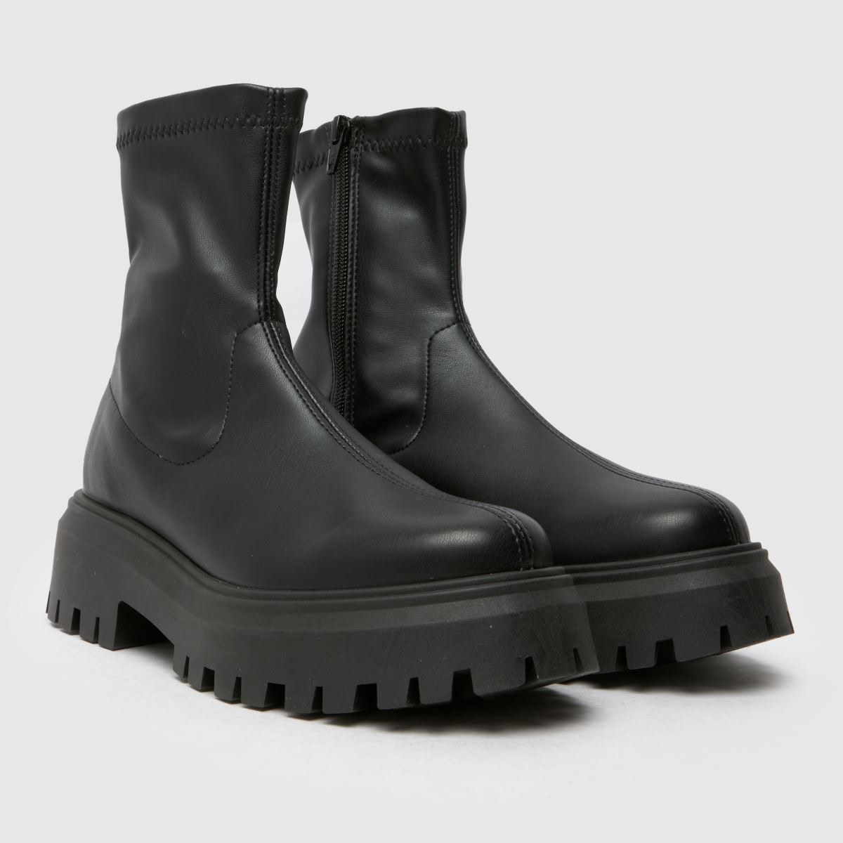 Schuh Amiyah – Svarta grova ankelboots med sockmönster