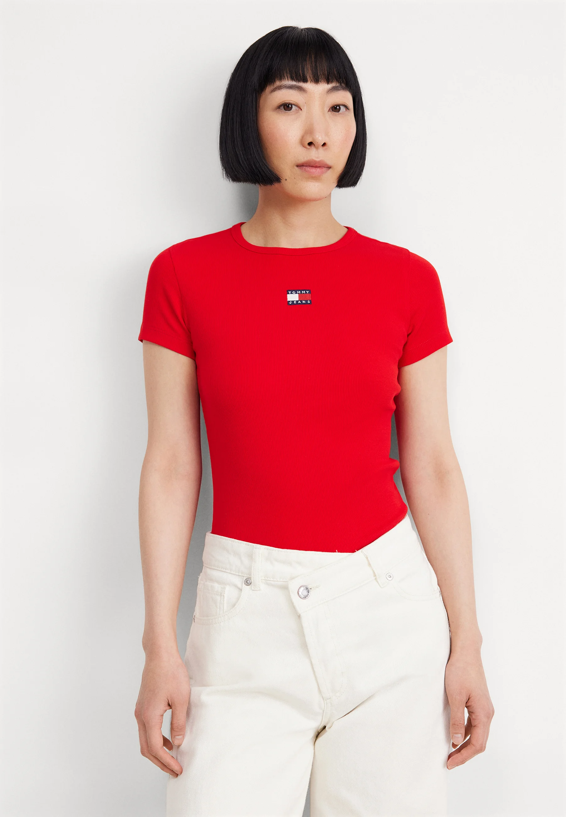 Tommy Jeans SLIM BADGE TEE - Camiseta con estampado