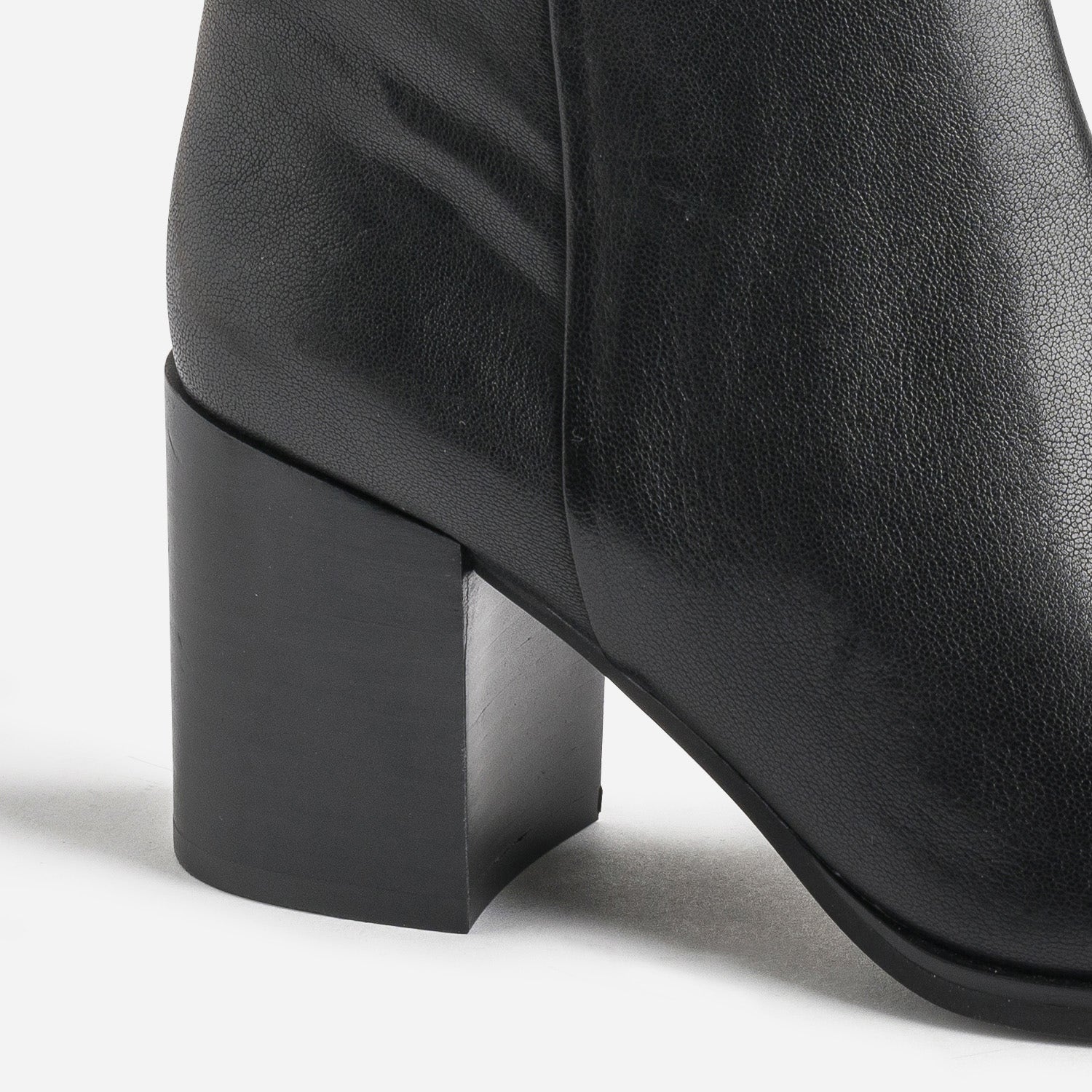 Boots noir en cuir à talon