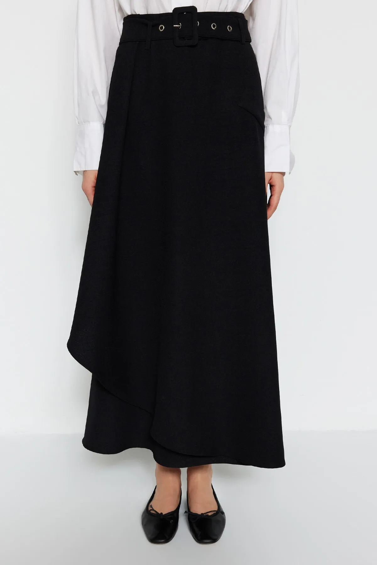 Trendyol Modest  Schwarzer zweireihiger gewebter Rock mit Gürtel TCTSS23EE00017