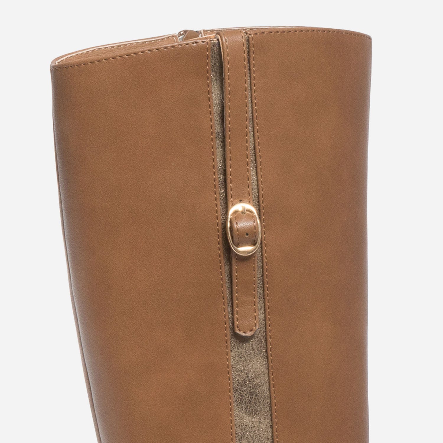 Botte marron avec détails métallisés