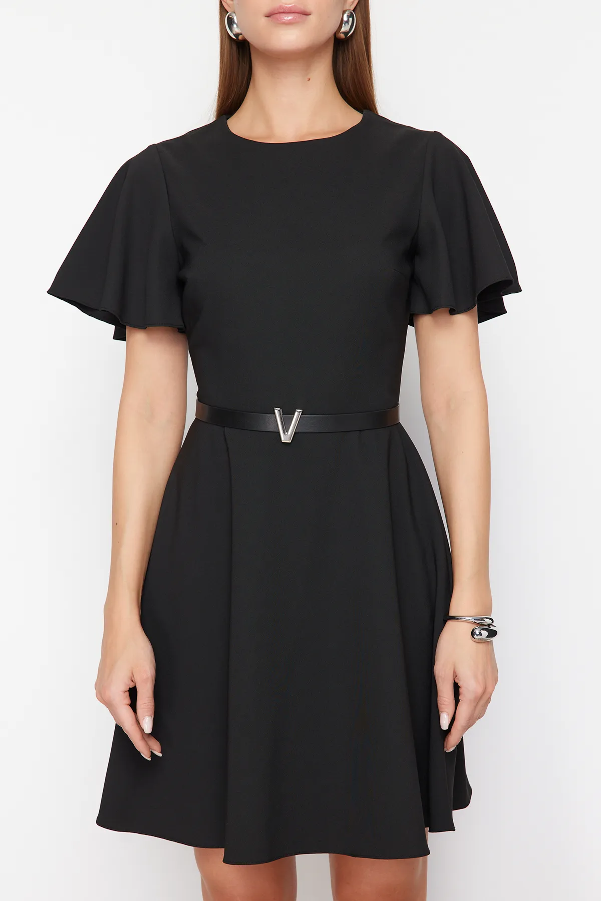Trendyol Collection  Schwarzes Mini-Gewebekleid mit Volant und Gürtelrock TWOSS24EL00603
