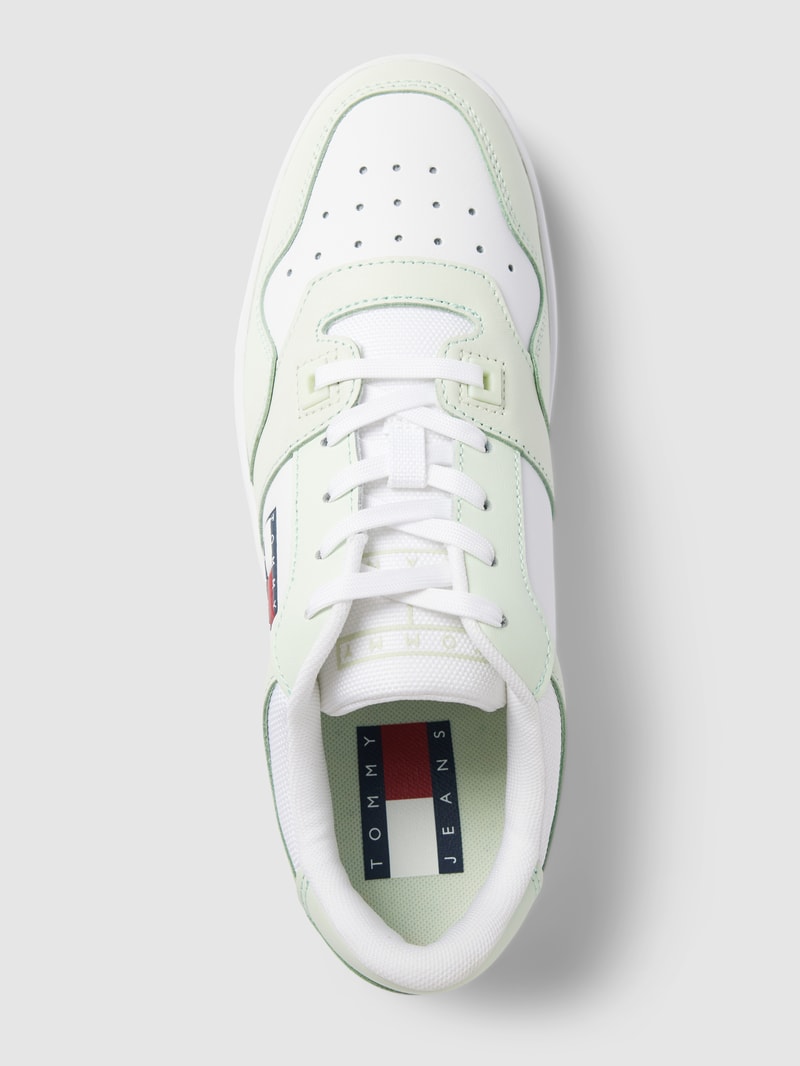 Sneaker mit Label-Details in weiß