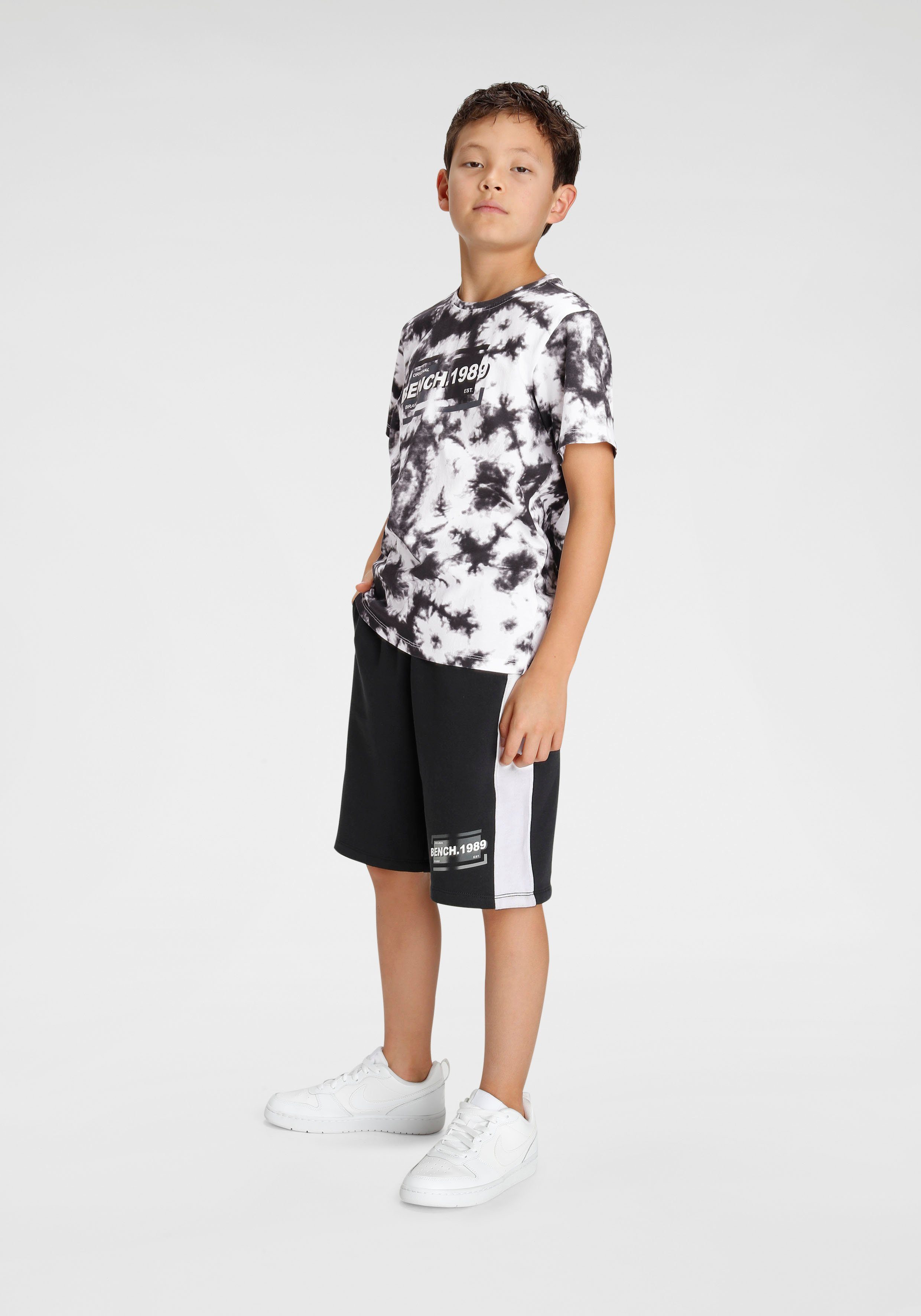 Bench. Sweatbermudas mit farbigen Kontrasten