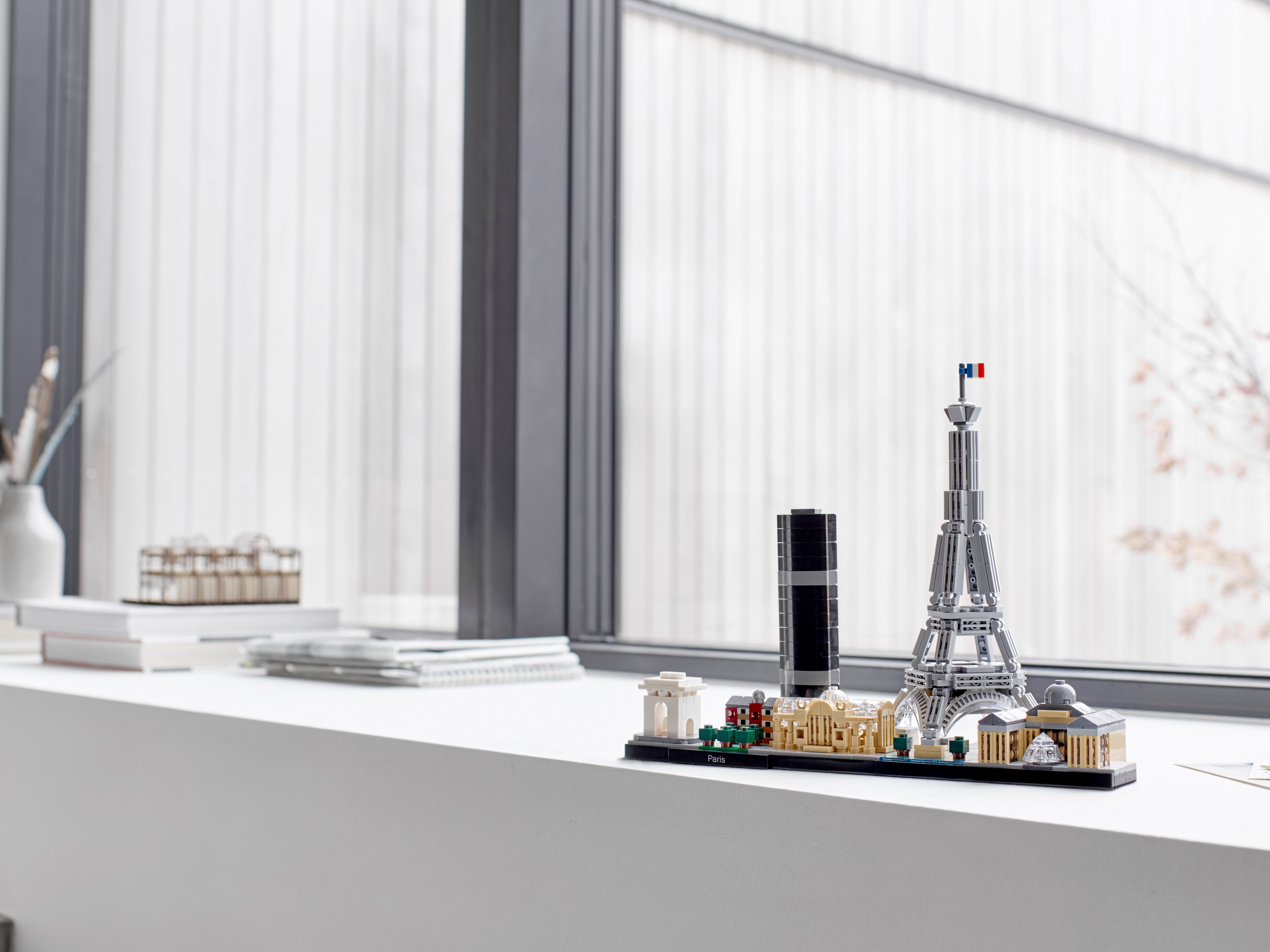Paris 21044