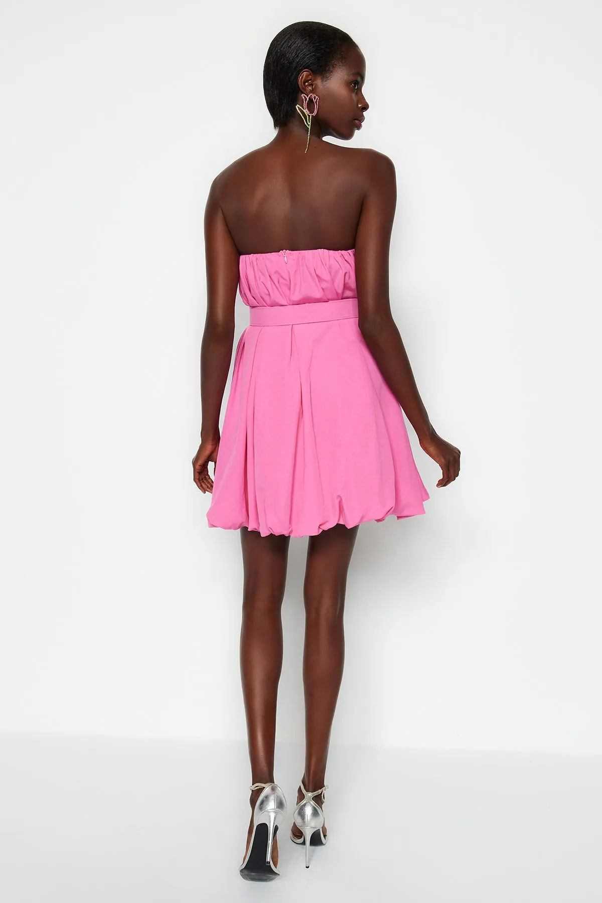 Trendyol Collection  Rosa Ballonrock, Gürtel und detailliertes Popeline-Elegantes Abendkleid TPRSS23EL00576