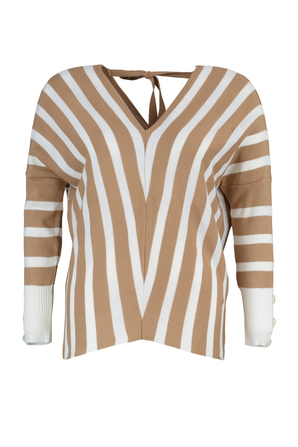 Trendyol Curve  Kamelfarbener Strickpullover mit Fledermausärmeln TBBAW23AN00039