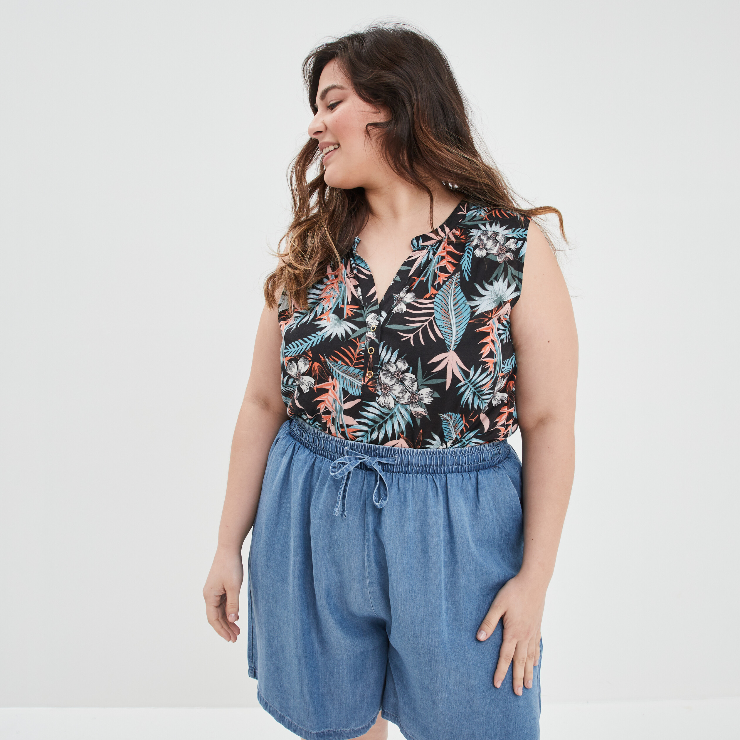 Débardeur ajusté col en V noir femme grande taille | La Halle