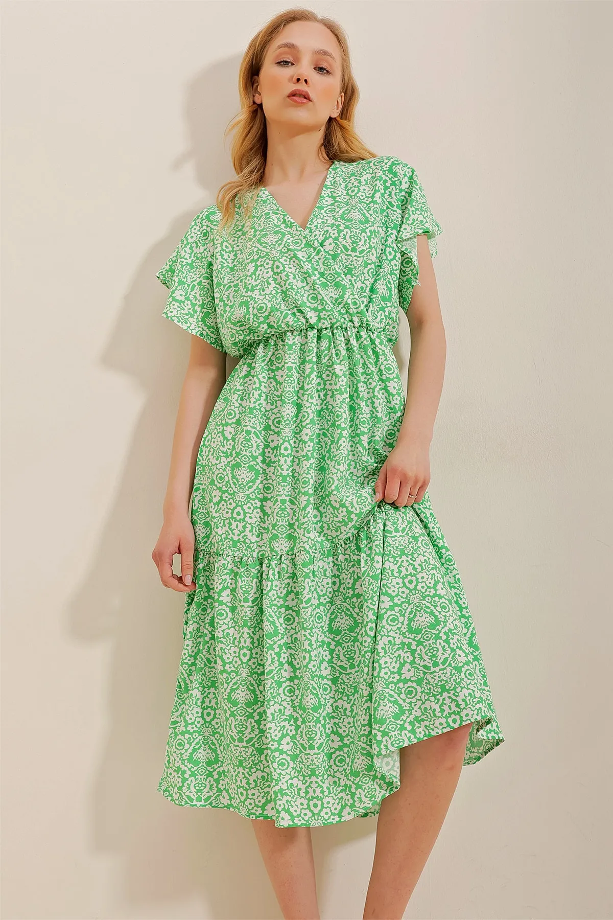 Trend Alaçatı Stili  Damenkleid aus apfelgrünem, zweireihigem Kragenrock mit Volant aus Viskose ALC-X4373