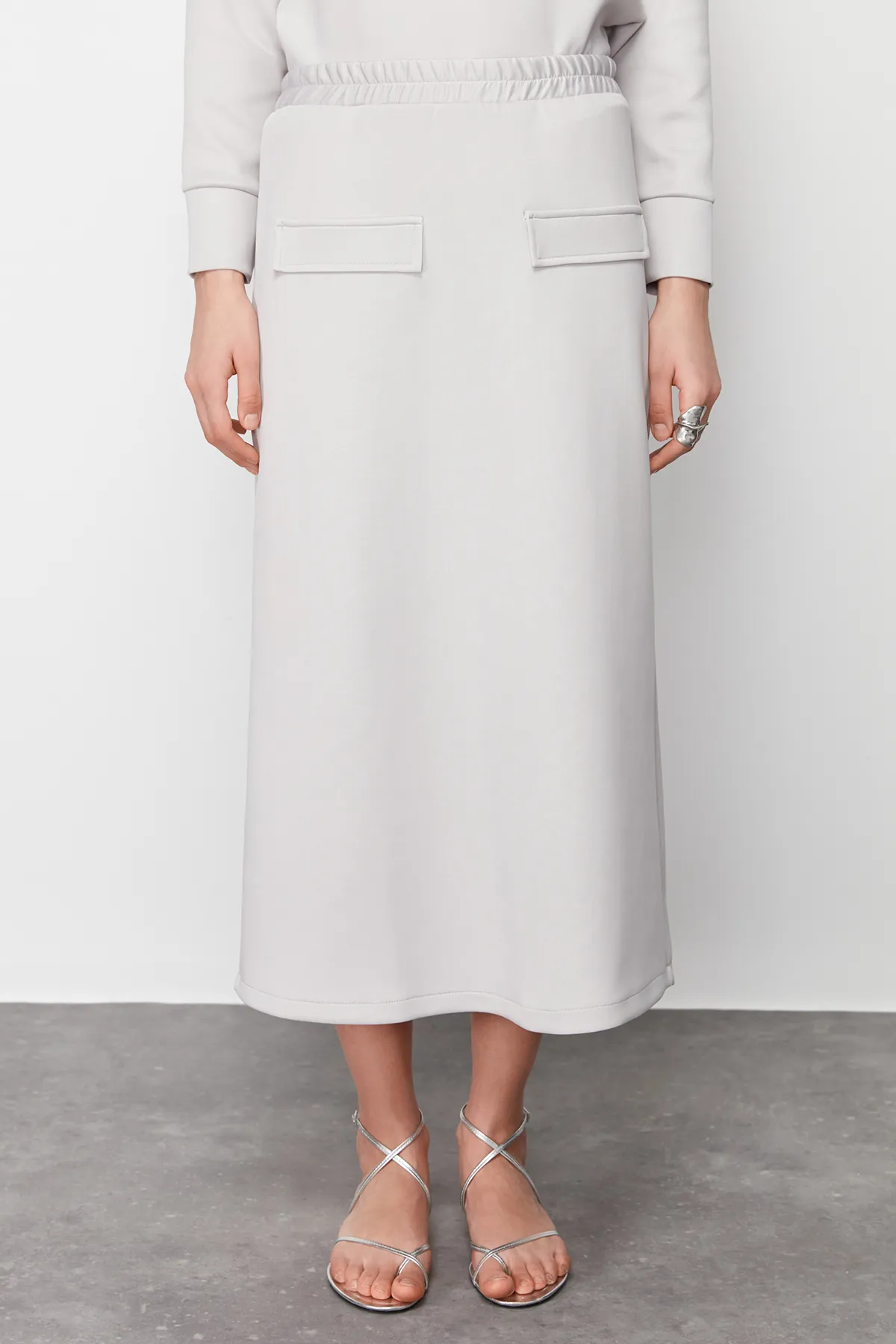 Trendyol Modest  Graues Taucher-/Scuba-Sweatrock-Set mit schlichtem Strick TCTSS24US00039