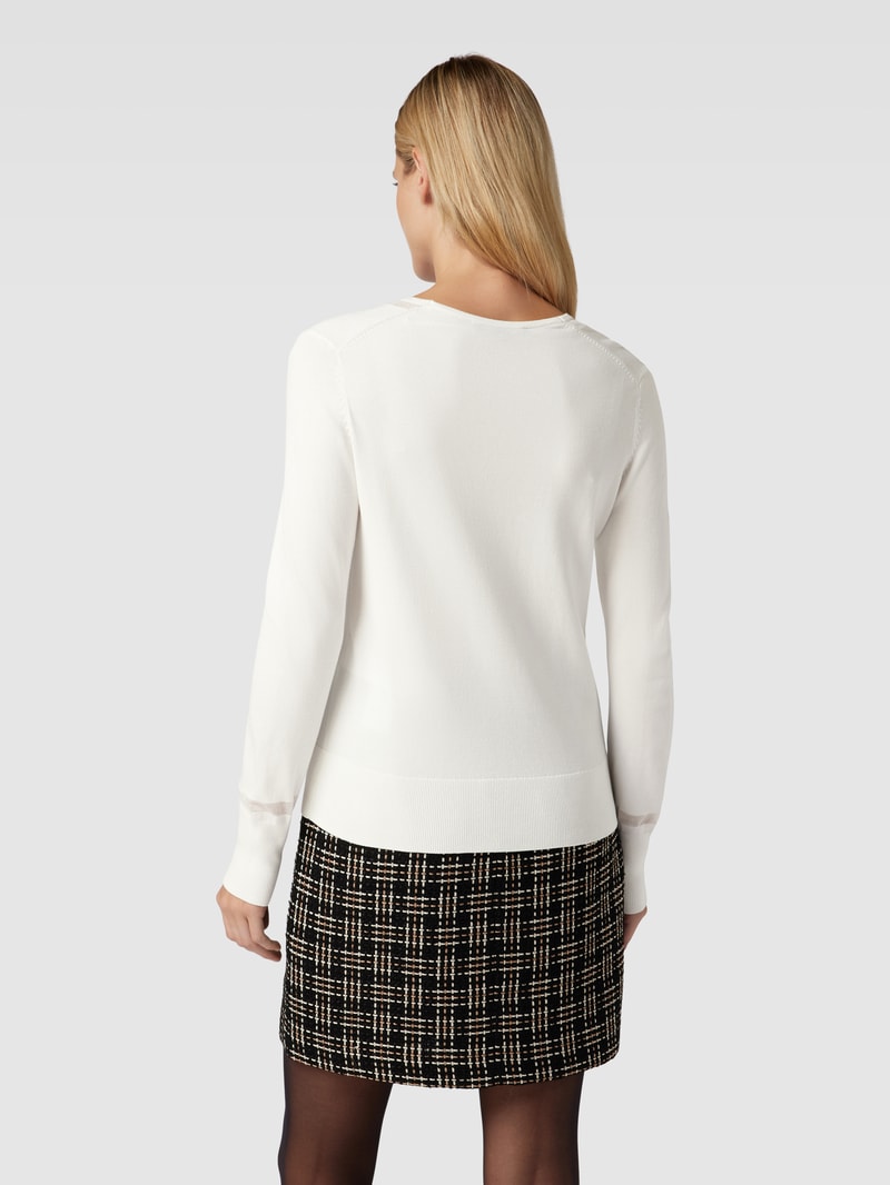 Strickpullover mit V-Ausschnitt in weiß