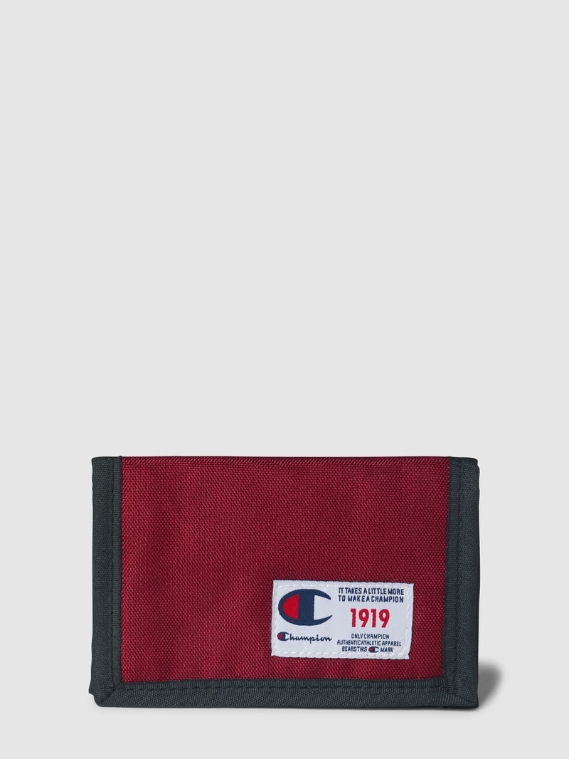Portemonnaie mit Label-Patch in dunkelrot