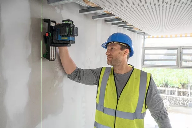 Bosch Blue 0601065401 GLL 12V-100-33 CG vonallézer készlet 1x 2.0 Ah és gyorstöltő GAL 12V-40 L-BOXX dobozban