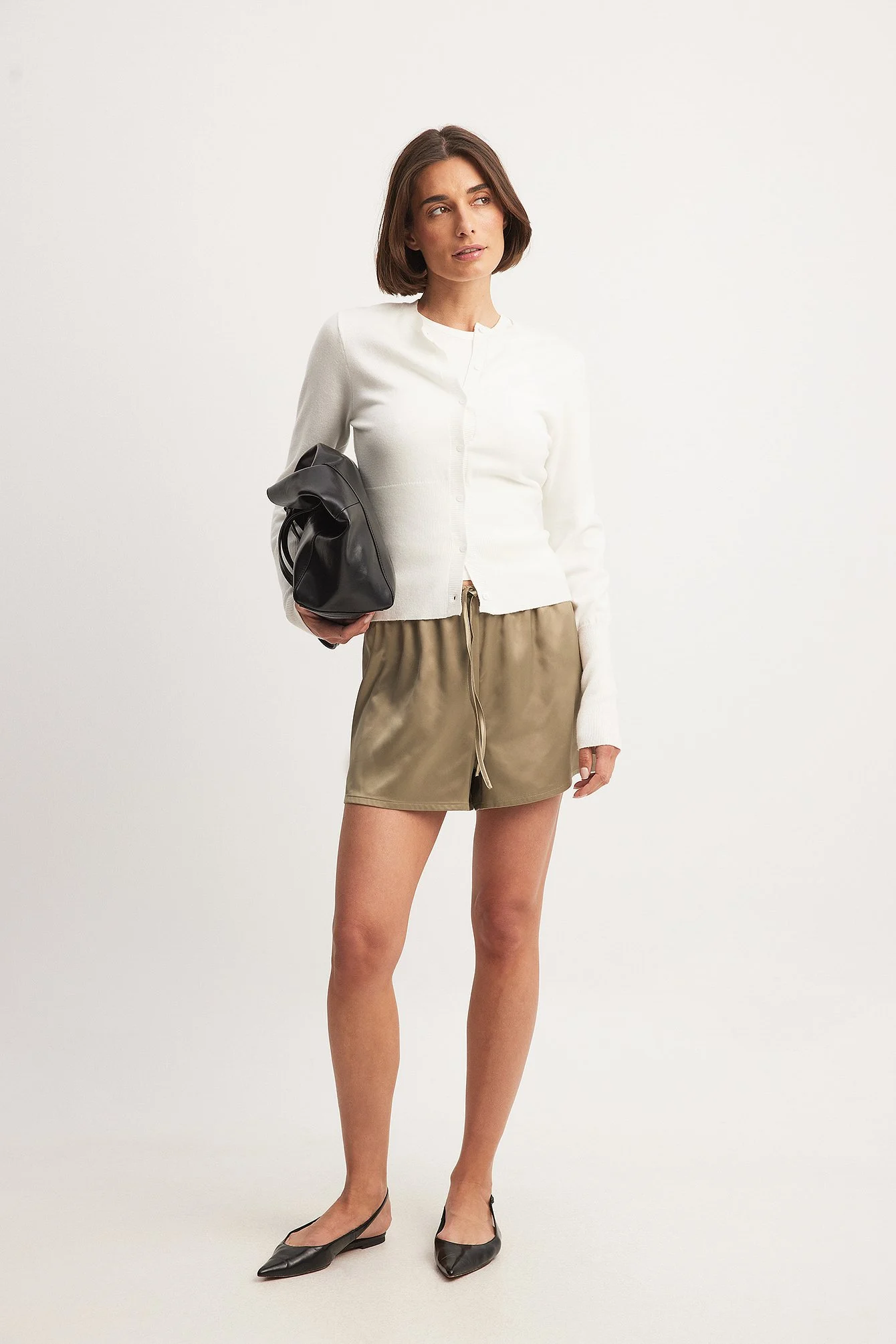 Lockere Shorts aus Satin mit hoher Taille
