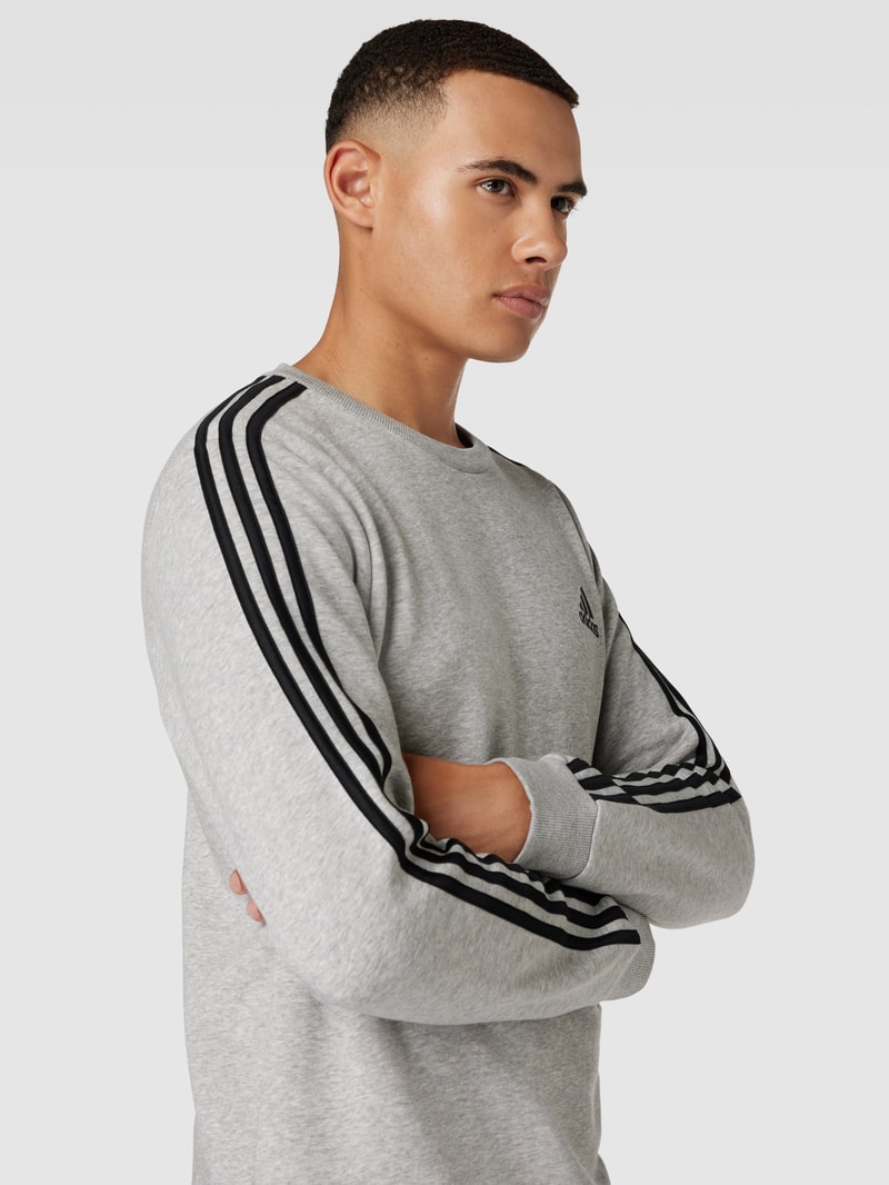 Sweatshirt mit Rundhalsausschnitt in mittelgrau meliert