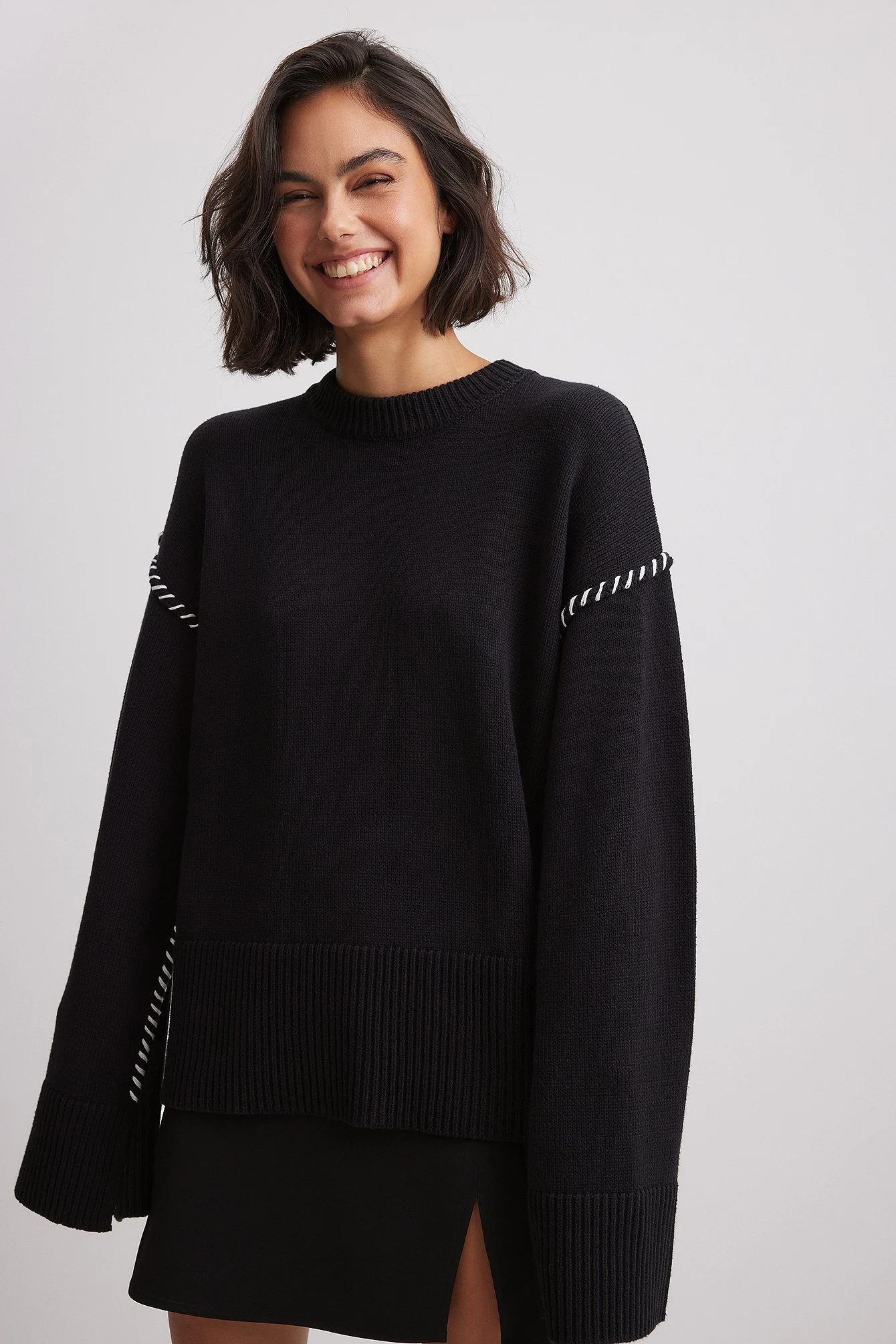 Oversize-Strickpullover mit Stickerei