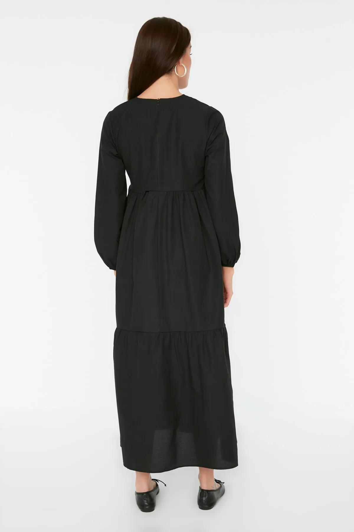 Trendyol Modest  Schwarzes, gerafftes, gewebtes Kleid aus Baumwolle mit weitem Schnitt TCTSS21EL3406