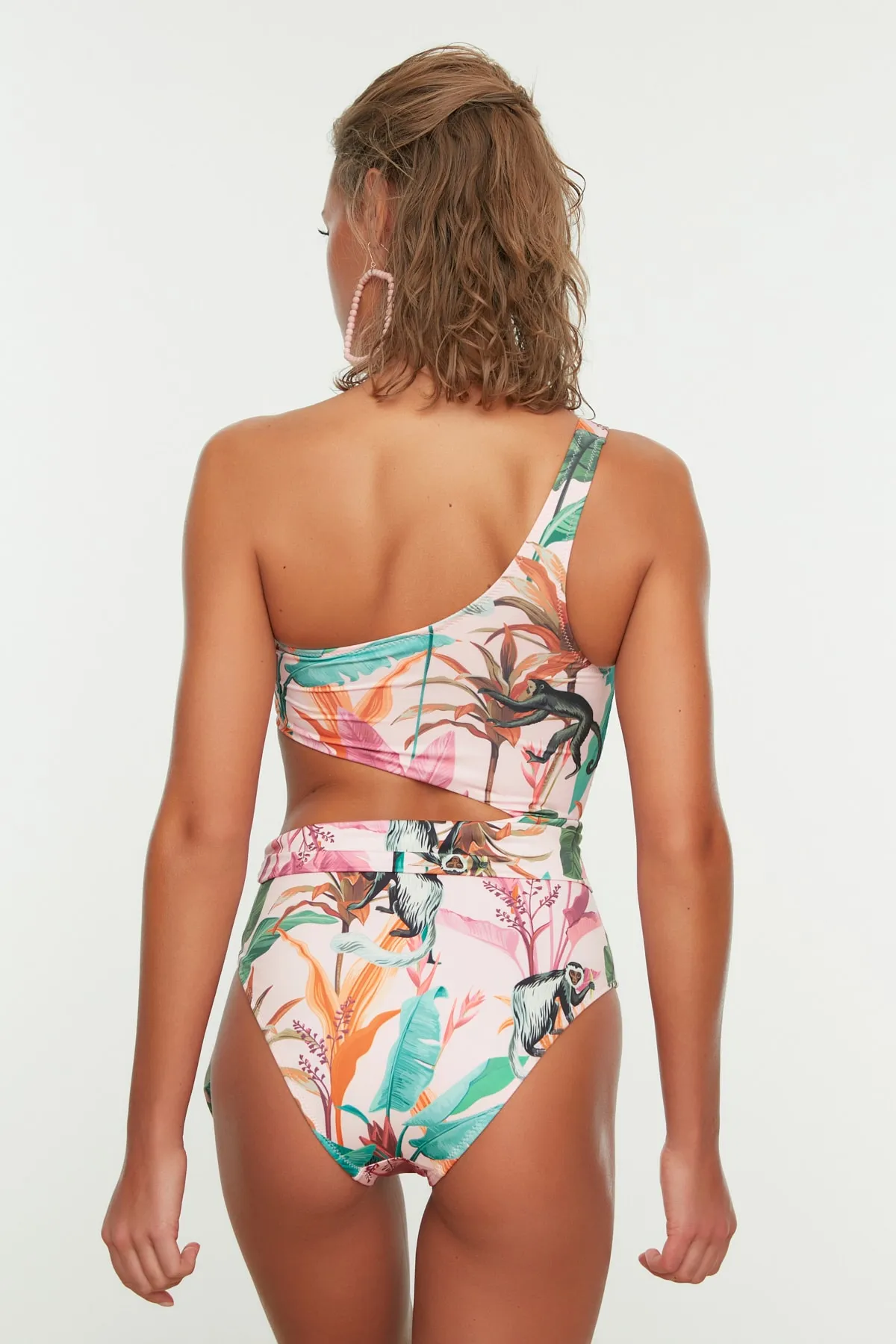 Trendyol Collection  Puderfarbener Badeanzug mit Cut-Out/Fenster und einer Schulter, normaler Schnitt, TBESS22MA0197