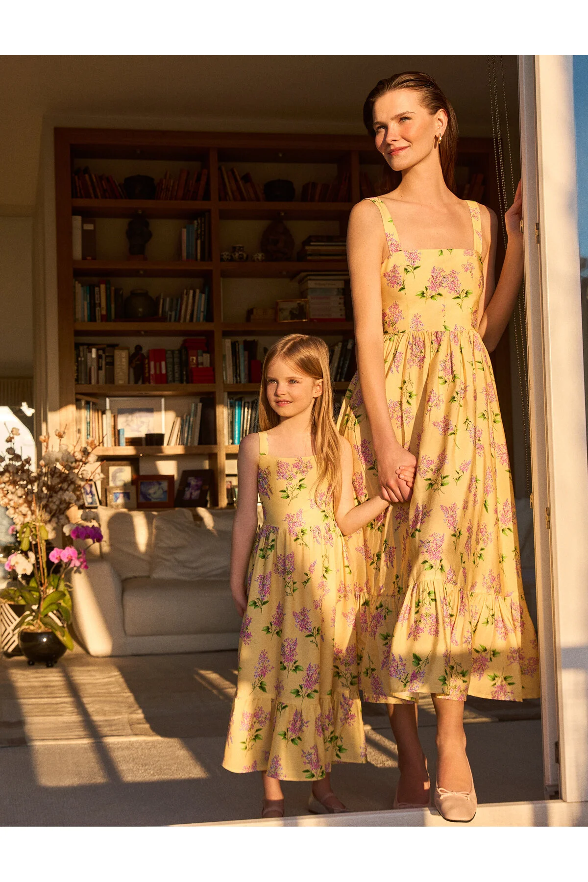 Koton  Midikleid mit floralen Trägern und Gipe-Detail auf der Rückseite