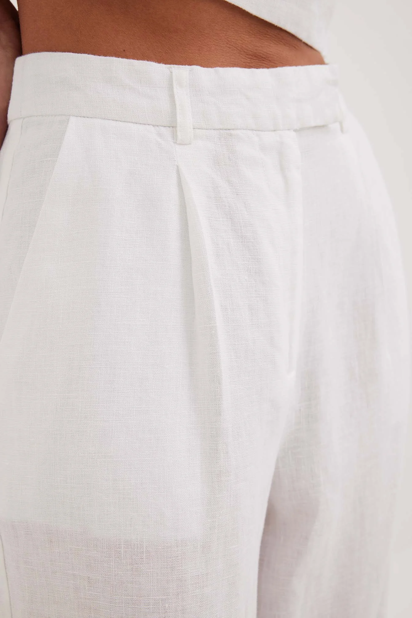 Leinenhose mit weiten Beinen