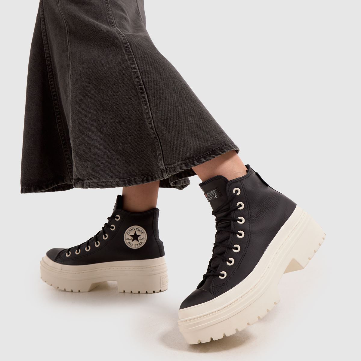 Converse All Star Lugged sarkú cipők fekete és fehér színben