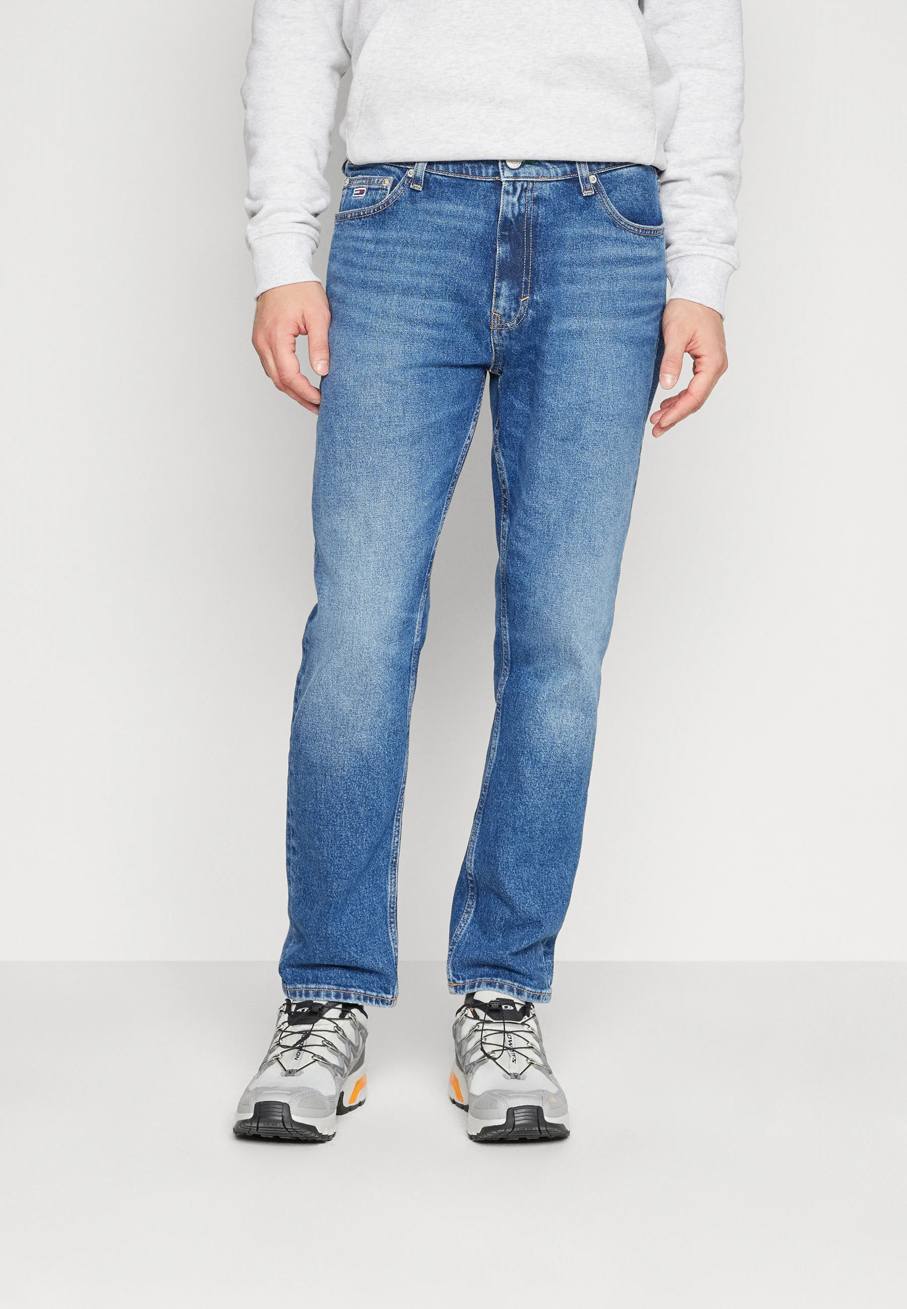 Tommy Jeans DAD - Vaqueros de corte cónico