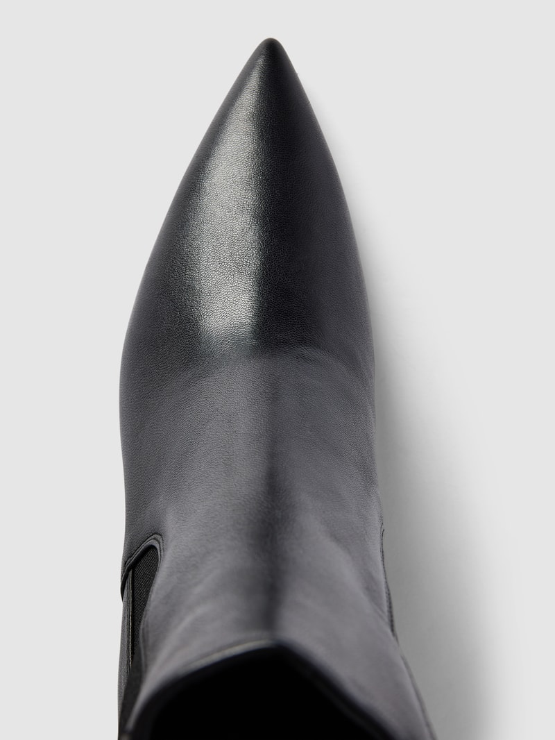 Stiefeletten mit elastischen Einsätzen in schwarz