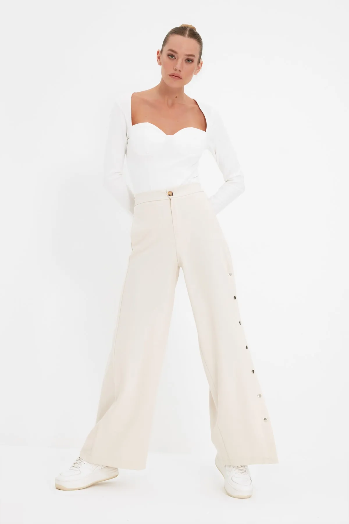 Trendyol Collection  Stone Wide Leg / Wide Leg Woven-Hose mit Knöpfen an den Seiten TWOSS20PL0398