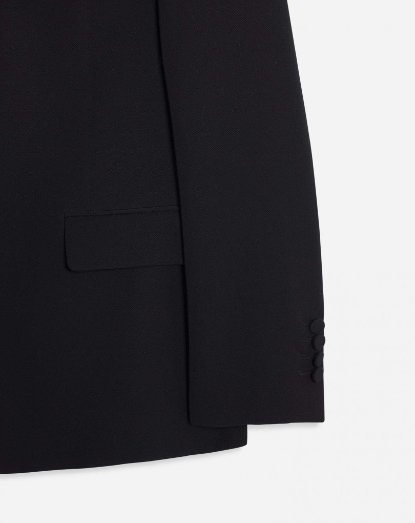 VESTE À SIMPLE BOUTONNAGE AVEC POCHES À RABAT ET REVERS EN SATIN