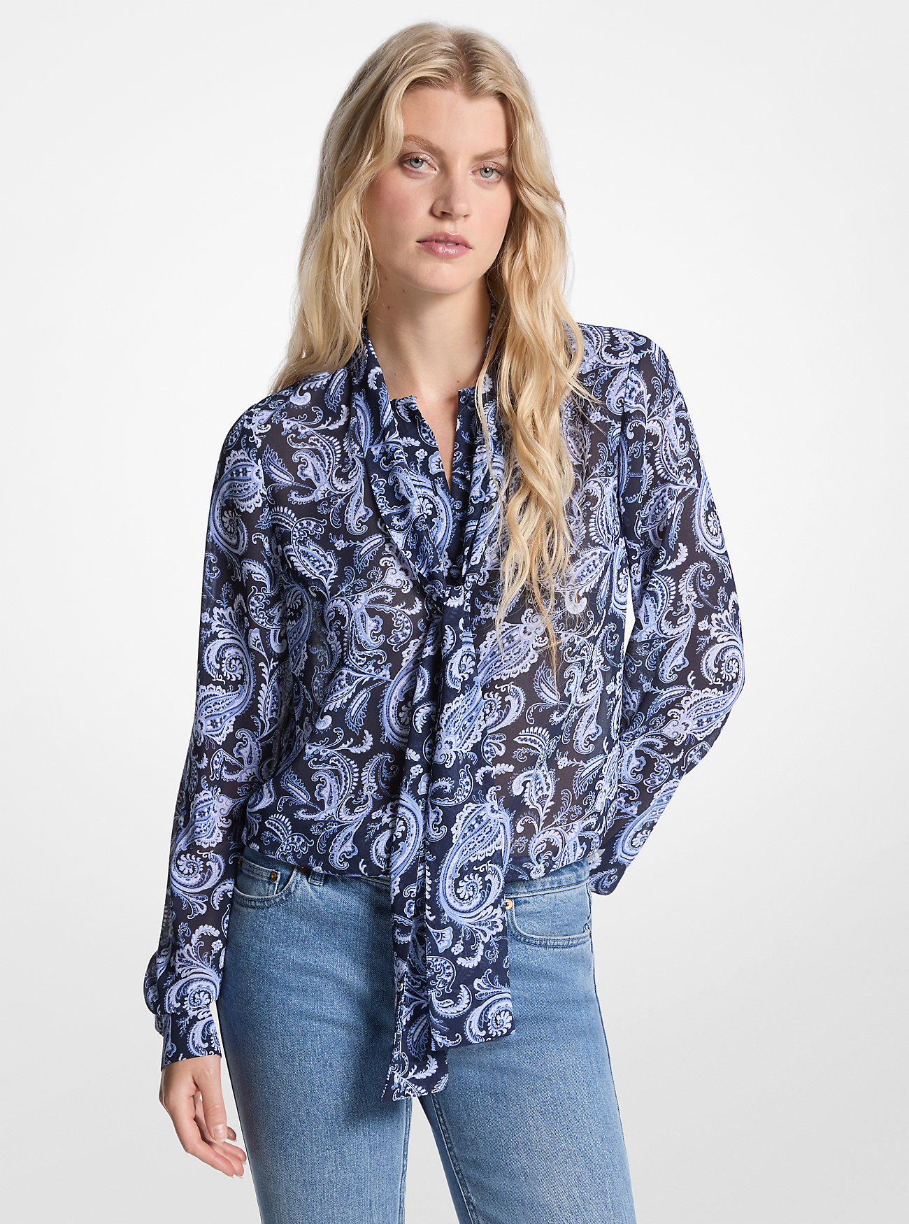 Bluzka z żorżety z nadrukiem paisley i wiązaniem pod szyją – FRENCH BLUE