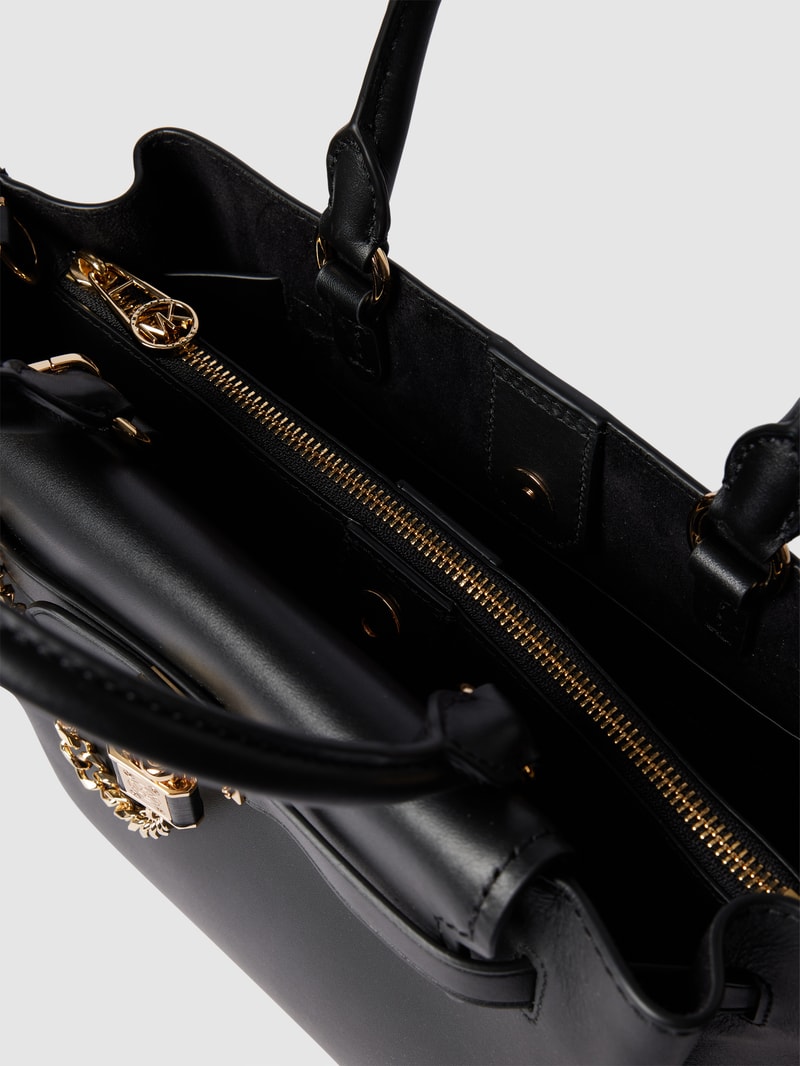 Handtasche mit Label-Applikation in schwarz