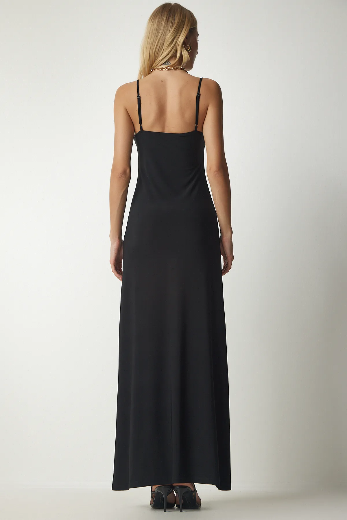 Happiness İstanbul  Schwarzes langes Sandy-Trägerkleid für Damen TO00093