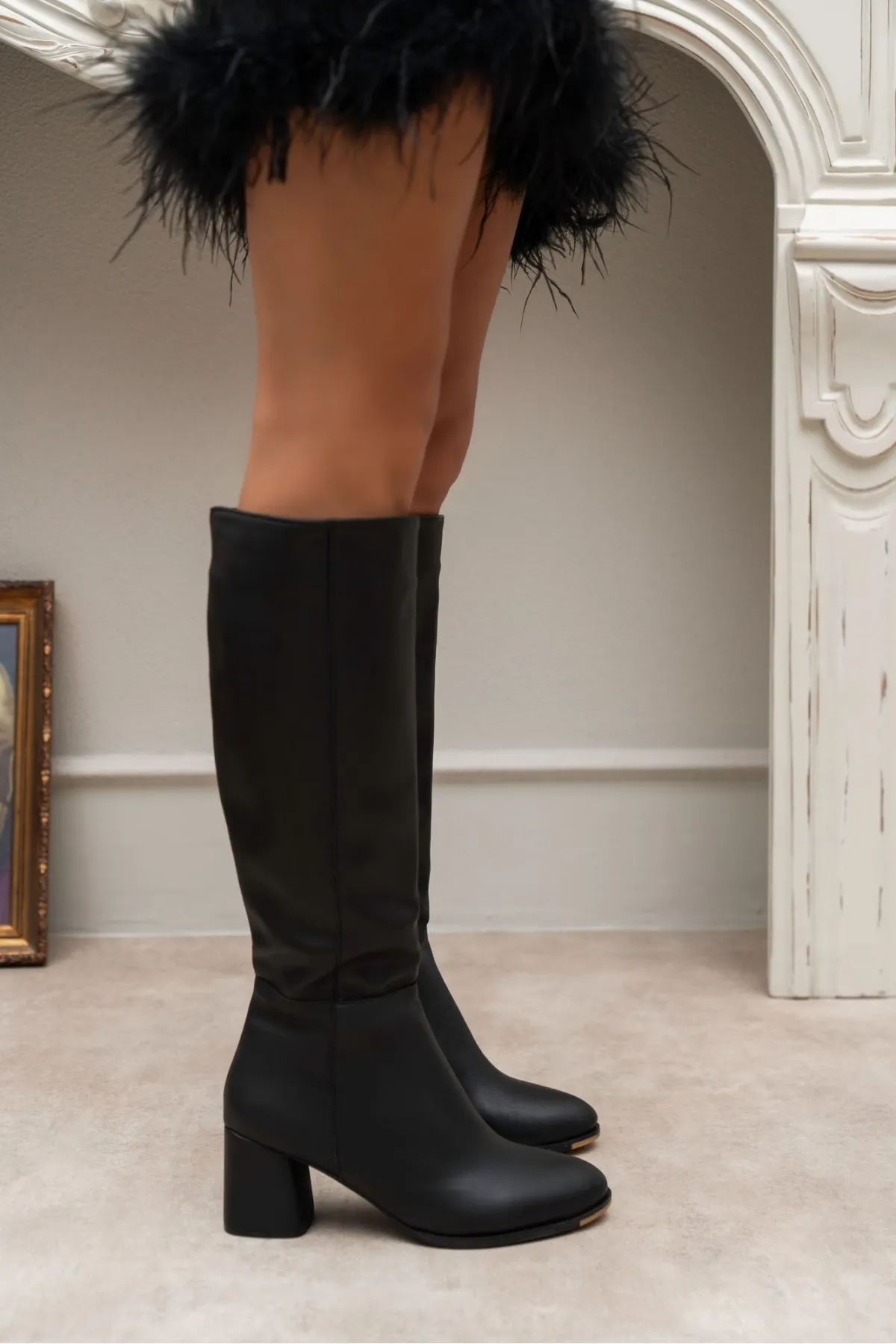 NİŞANTAŞI SHOES  Schwarze, matte, spitze Damenstiefel mit Absatz von Casper
