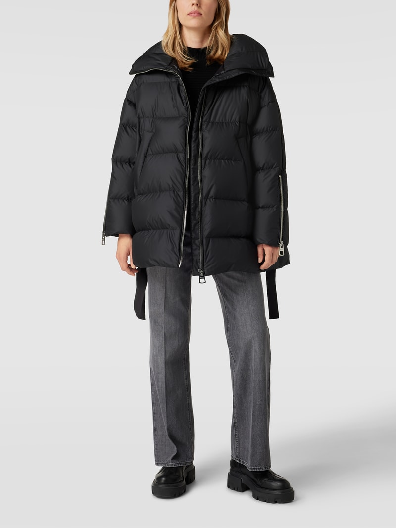 Steppjacke mit Label-Detail in schwarz
