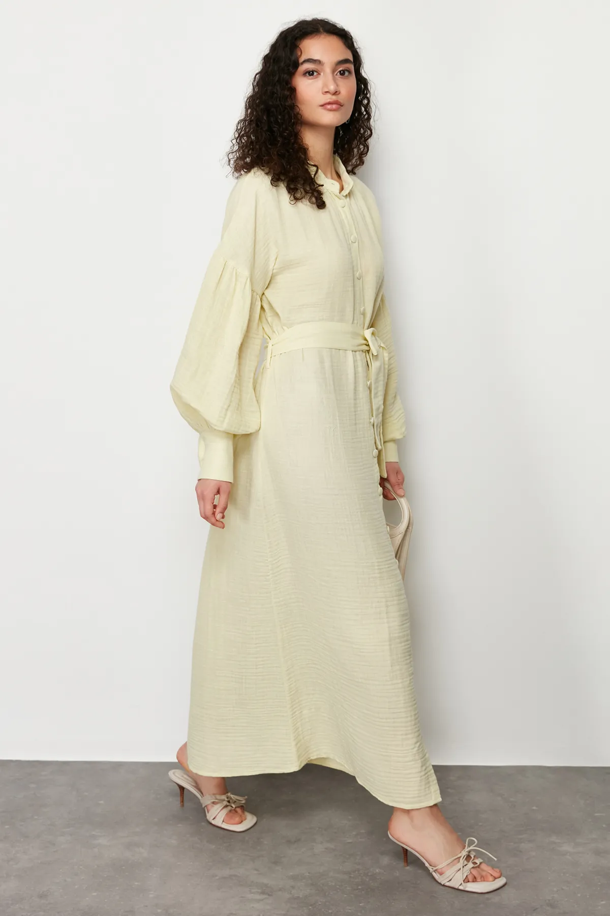 Trendyol Modest  Mintfarbenes, gefüttertes, schlicht gewebtes Kleid mit Ballonärmeln TCTSS24EB00164