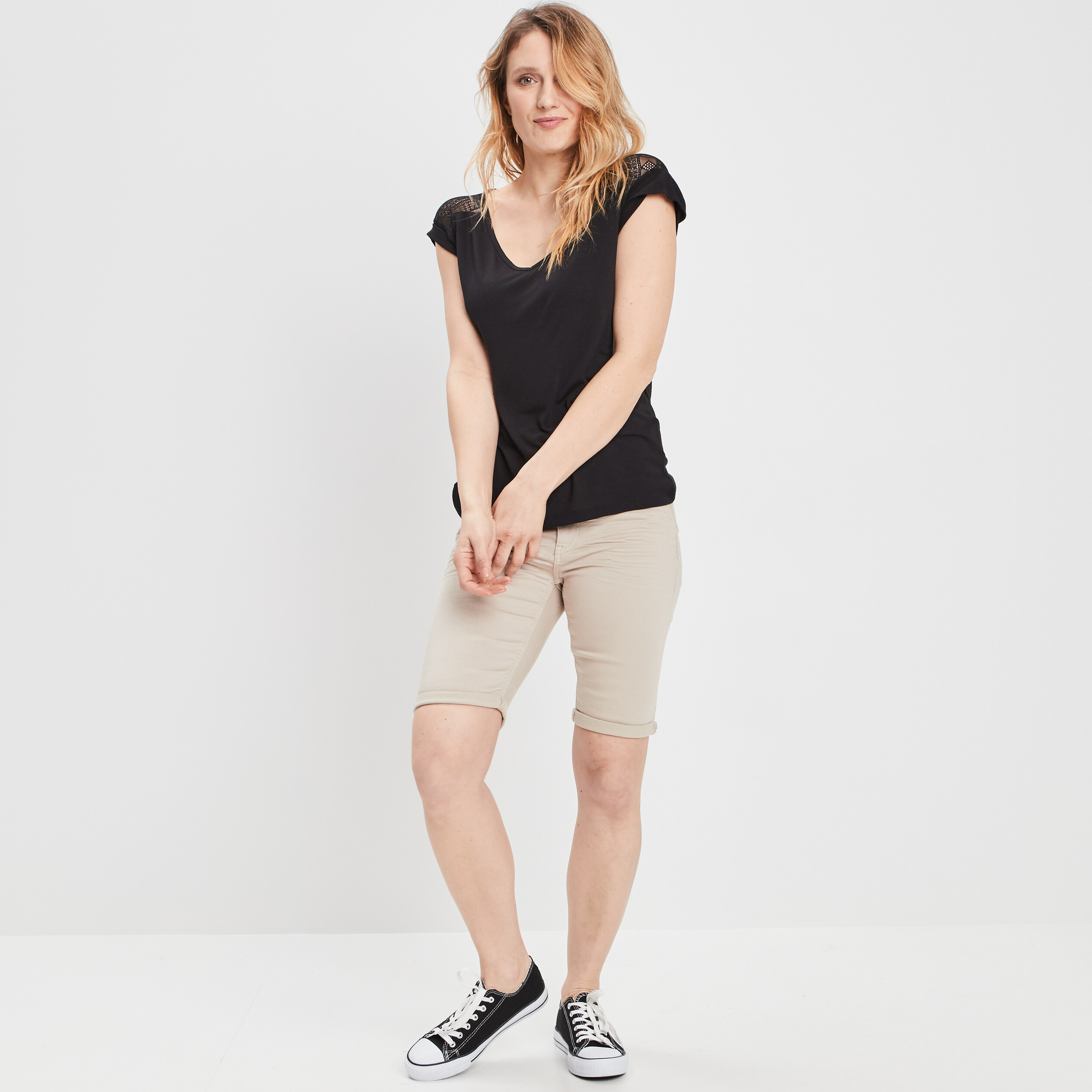 T-shirt empiècements dentelle épaules noir femme | La Halle