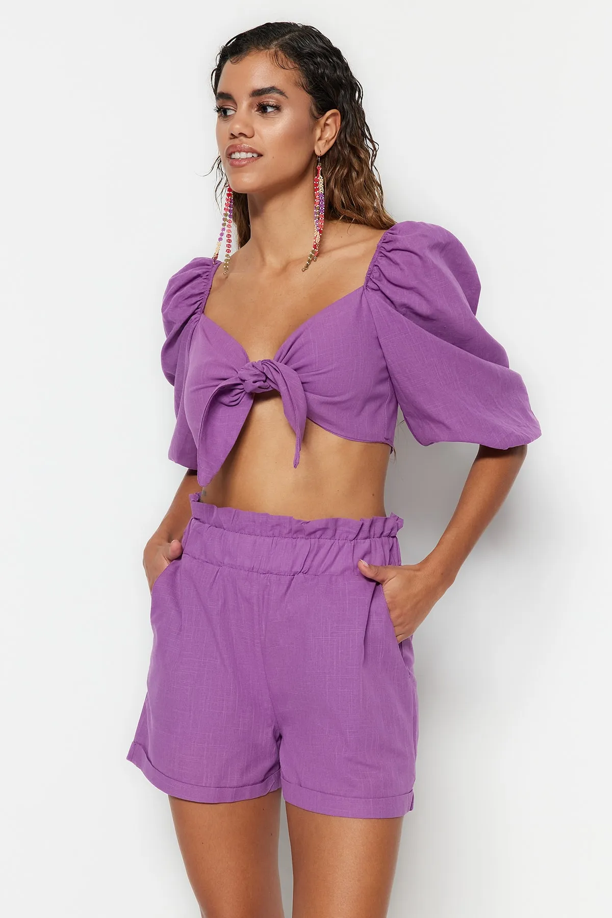 Trendyol Collection  Lilafarbenes, gewebtes, gebundenes Blusen-Shorts-Set aus 100 % Baumwolle TBESS21AU0166