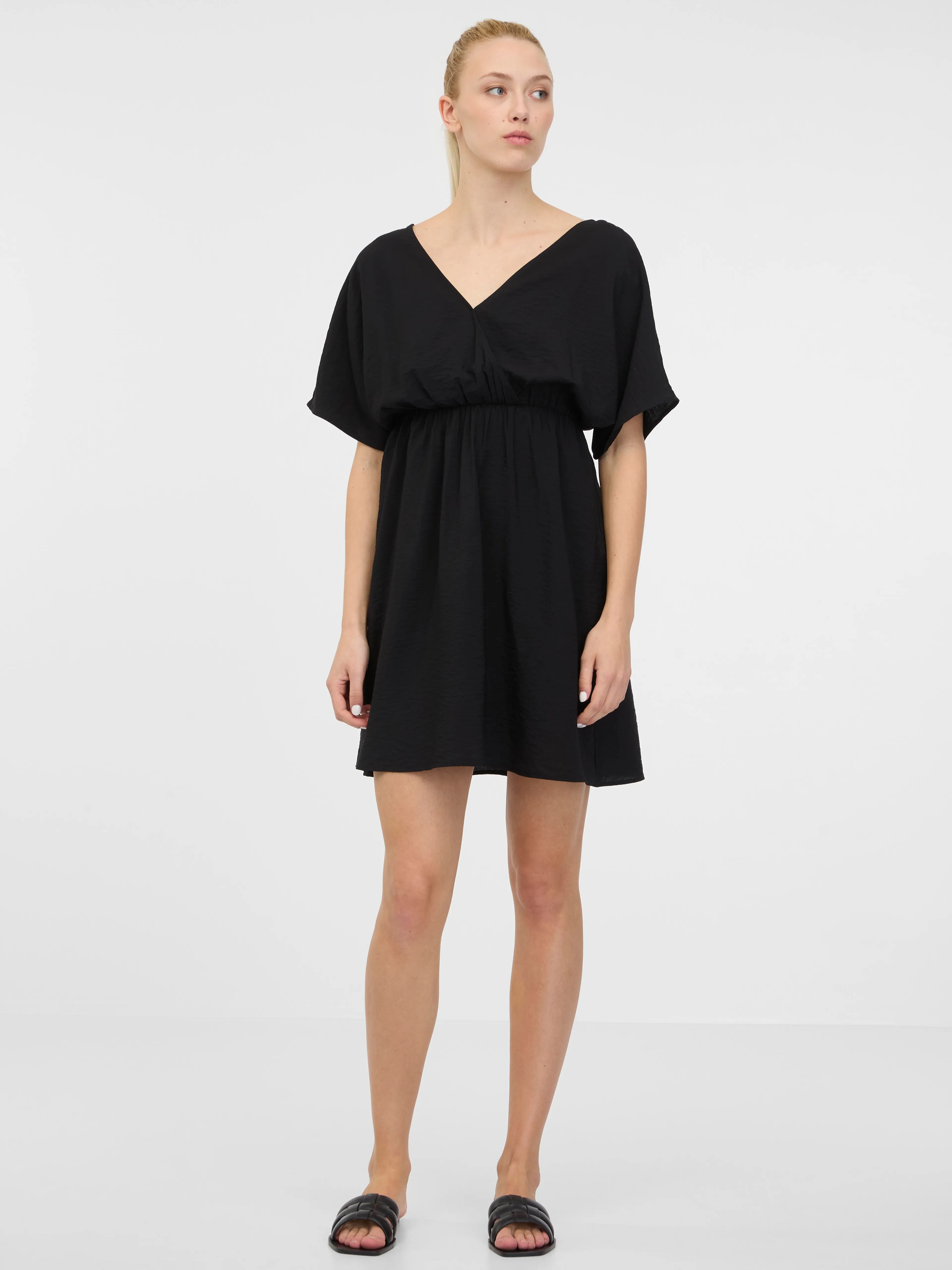 Schwarzes kurzes Damenkleid ORSAY