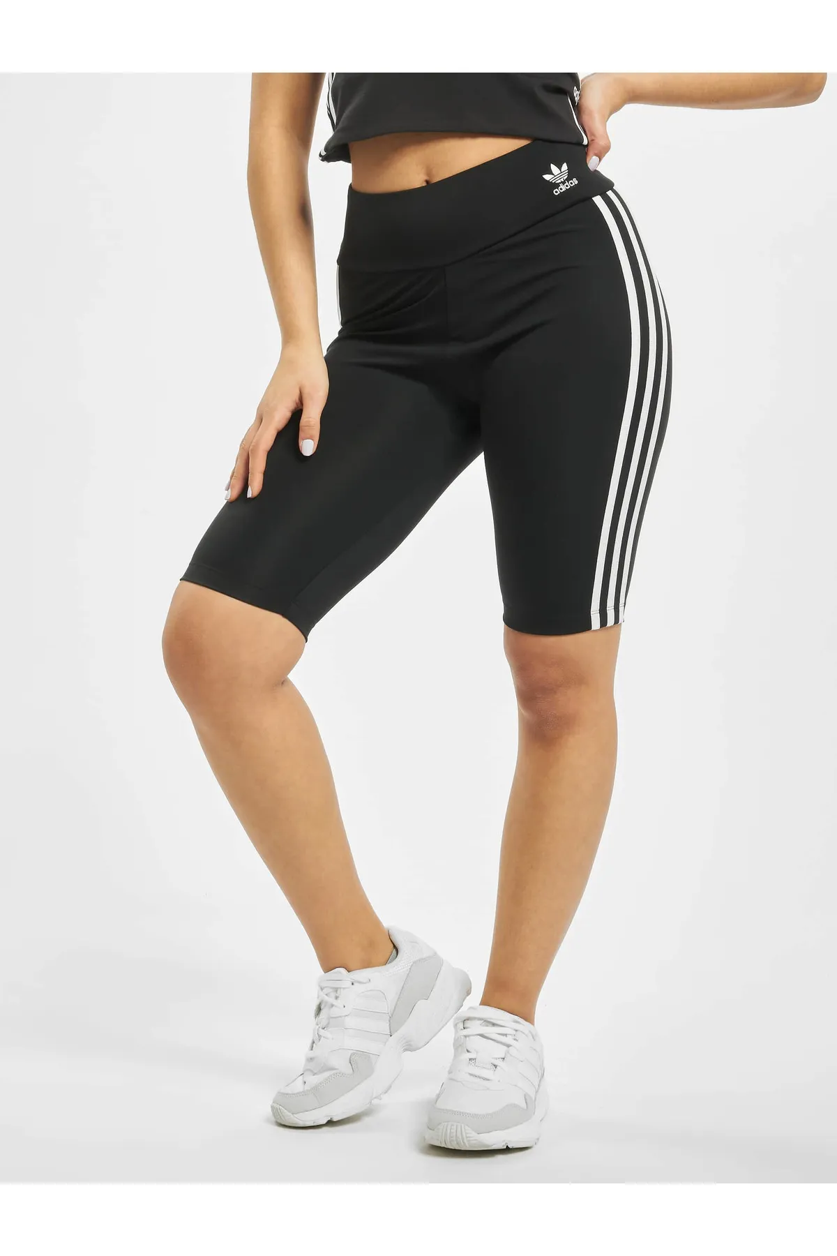 adidas  Damen adidas Kurze Leggings